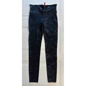 Spanx Women’s Sz M Black Gray Camo Shaping Leggings